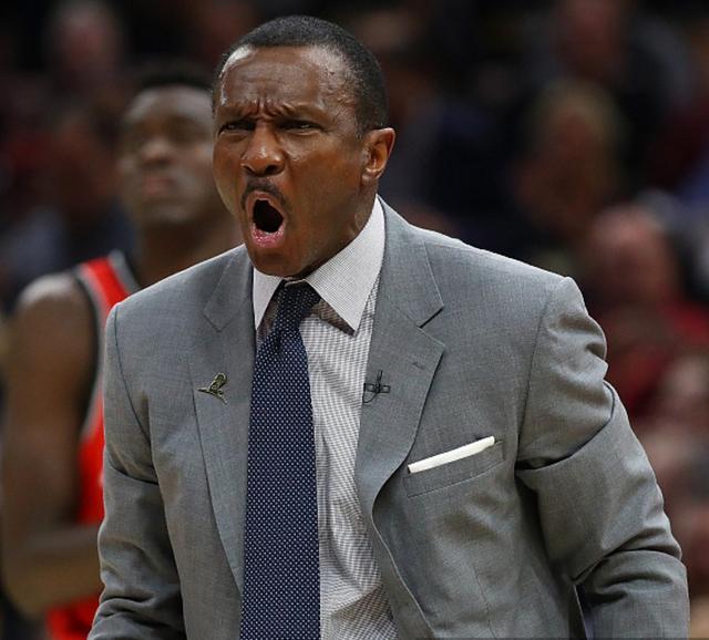 活塞解雇主帅凯西，助理教练临时接任引质疑  