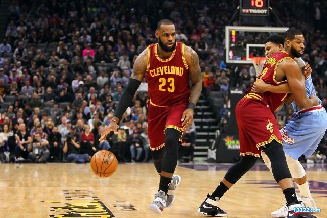  福克斯关键抢断快攻得手国王击败鹈鹕队